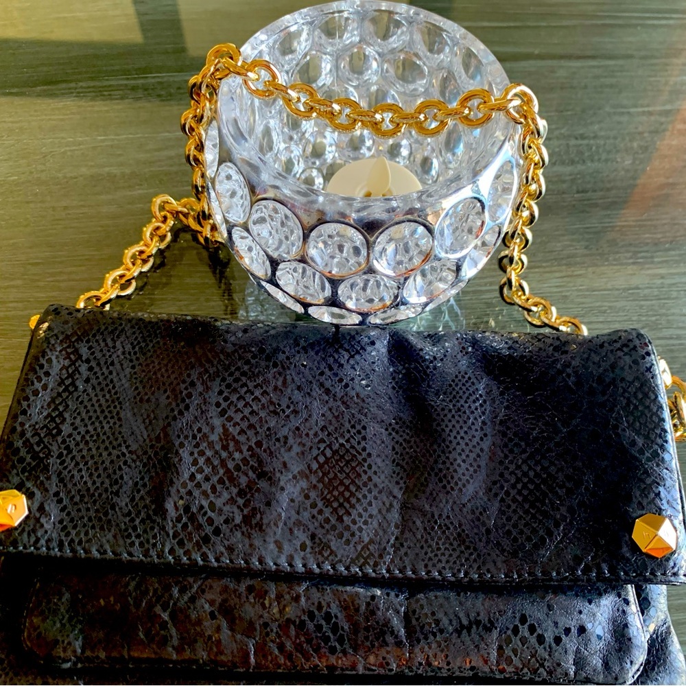 Authentic Henri Bendel blk clutch with gold removable chain. Measures 8 1/2”x 5”
